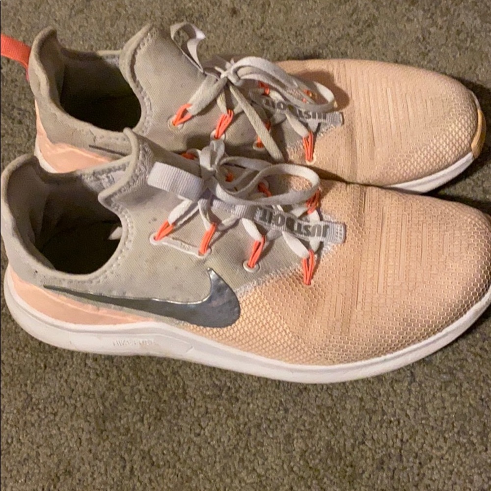 Nike tennis shoes